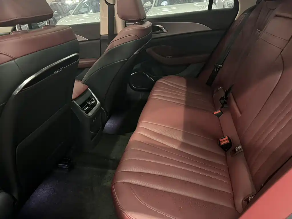 Hongqi Hongqi H5 — миниатюра 7