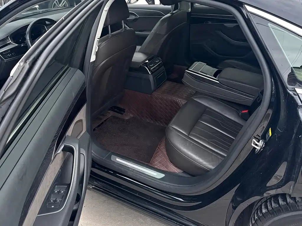 Audi A8 — миниатюра 5