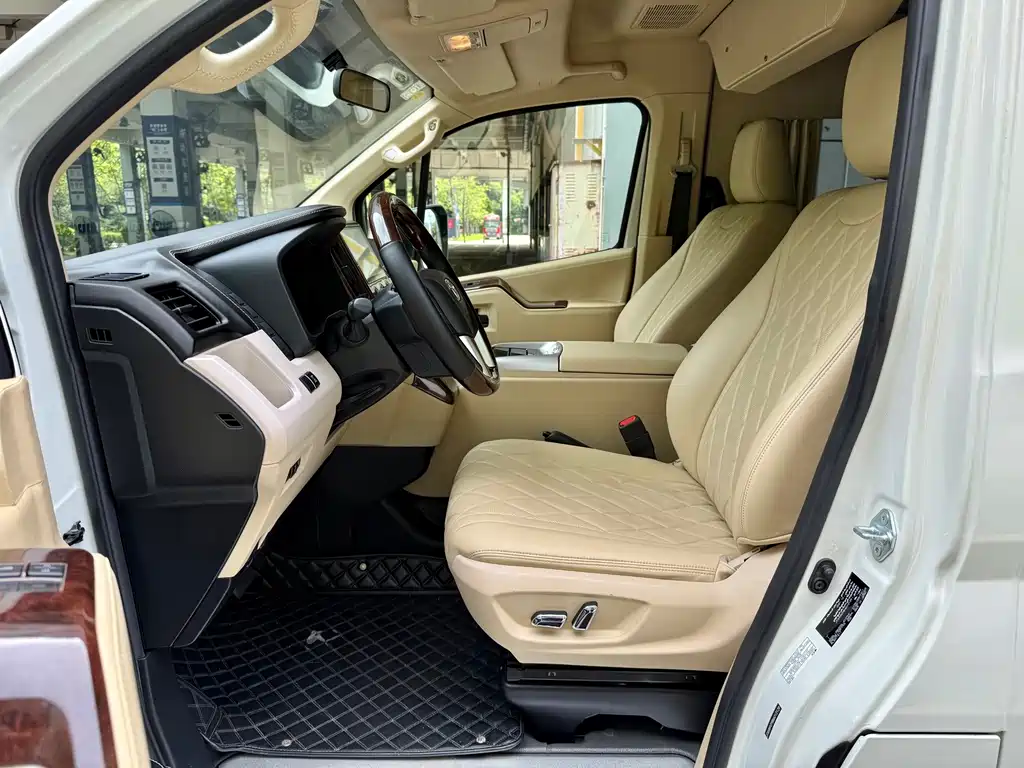 Toyota Hiace — миниатюра 5