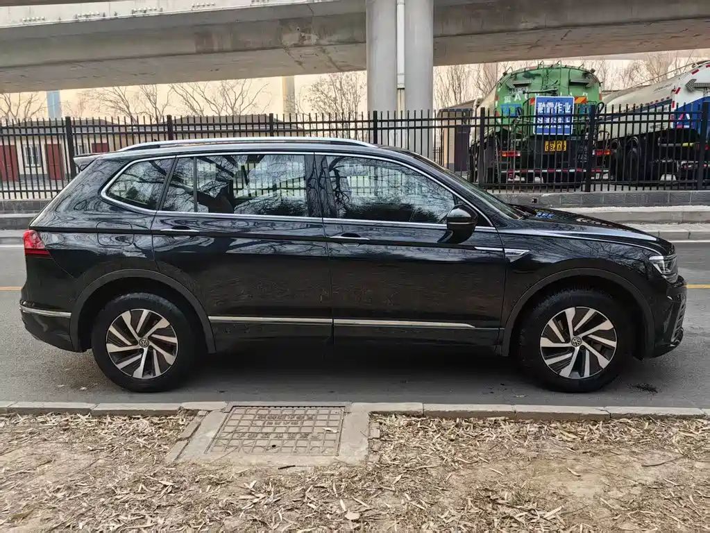 VOLKSWAGEN TIGUAN L NEW ENERGY