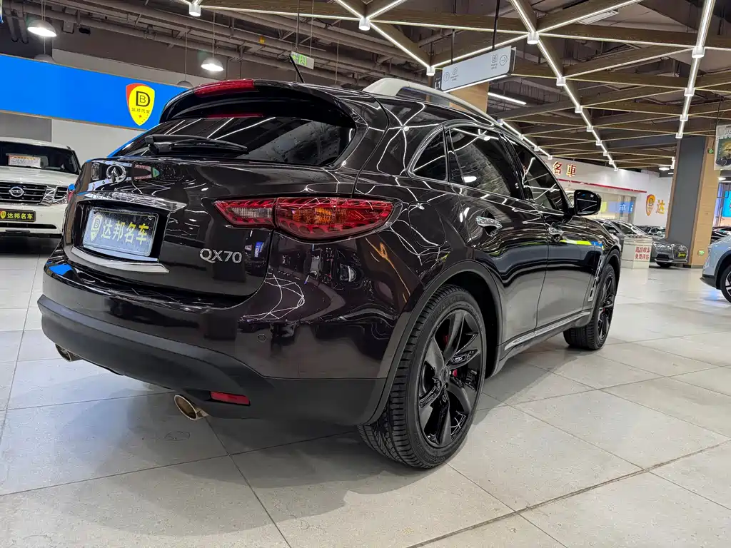 Infiniti QX70 — миниатюра 16