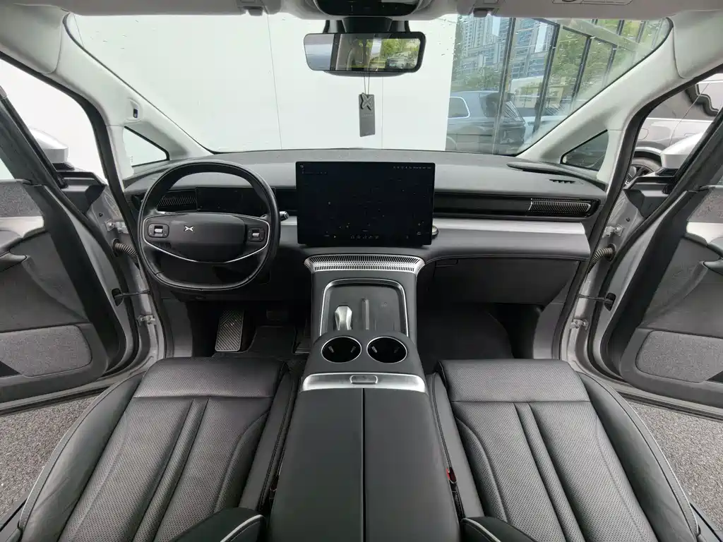 XPeng X9 — миниатюра 8