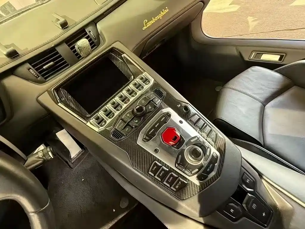 Lamborghini Aventador — миниатюра 11