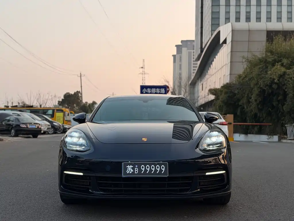 PORSCHE PANAMERA