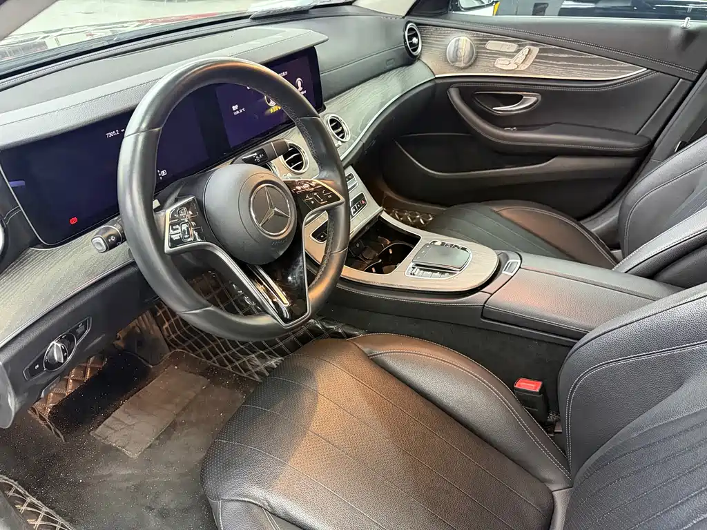 Mercedes-Benz E-Class — миниатюра 2