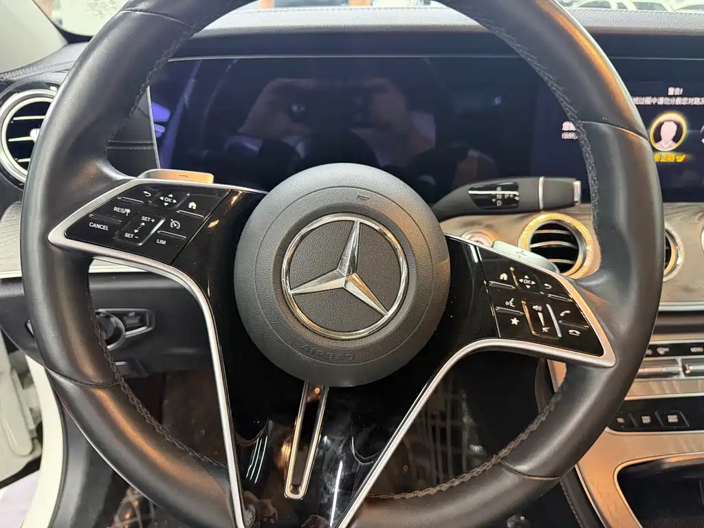 Mercedes-Benz E-Class — миниатюра 3