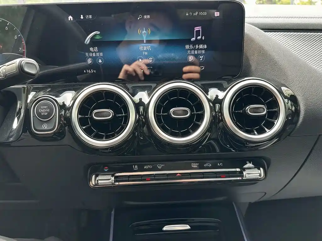 Mercedes-Benz GLA — миниатюра 13