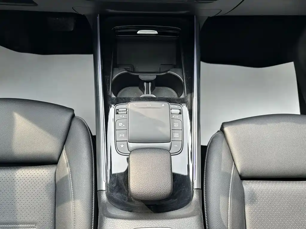 Mercedes-Benz GLA — миниатюра 19