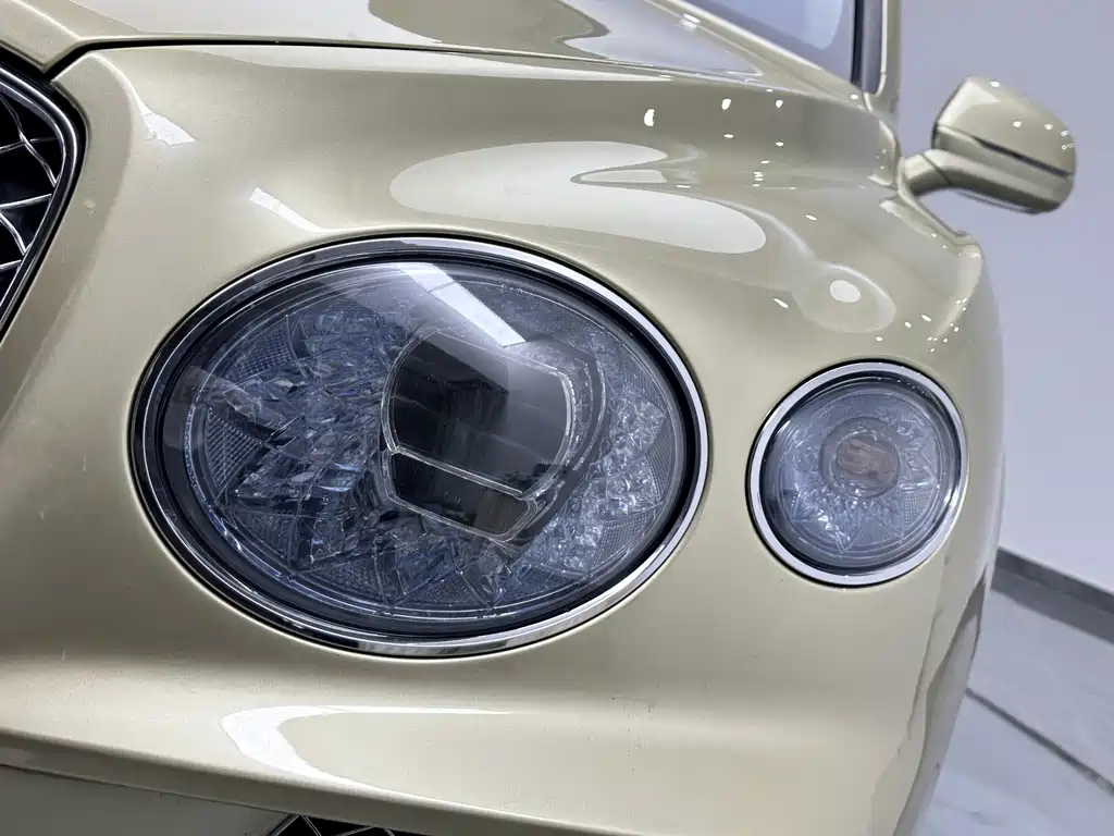 Bentley Bentayga — миниатюра 20