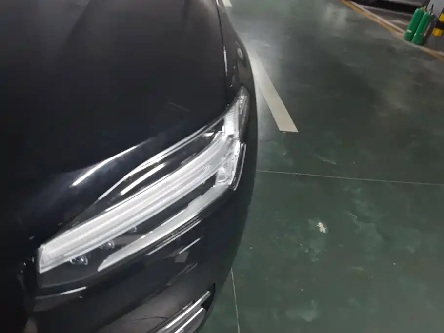 Volvo XC90 PHEV — миниатюра 5