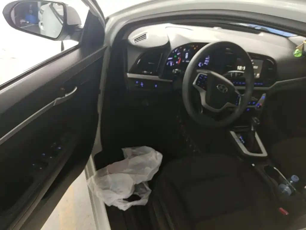 Hyundai Elantra — миниатюра 15