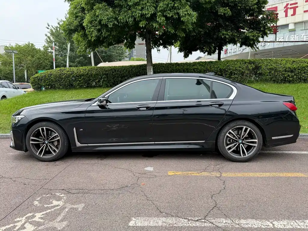 BMW 7 Series 7 2021 730Li M Sport
