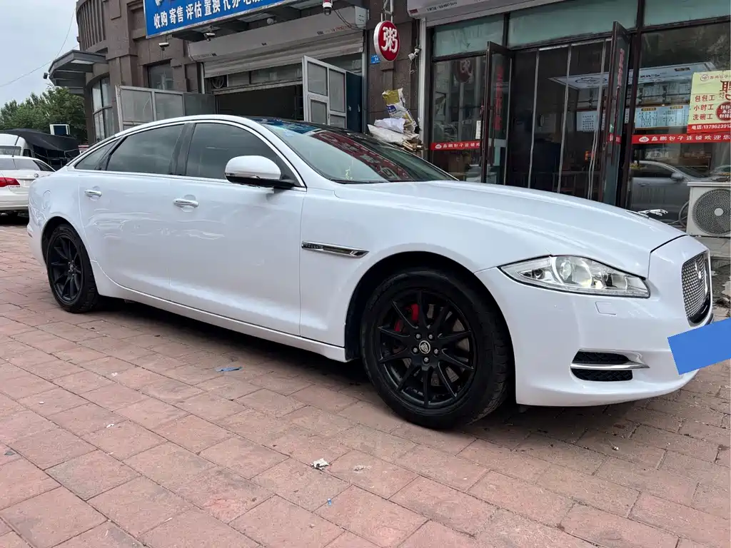 Jaguar XJ — миниатюра 3