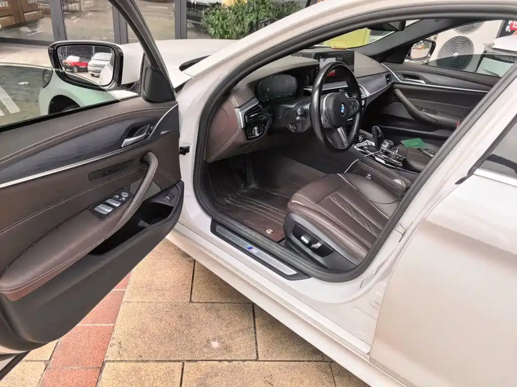 BMW 5 Series — миниатюра 17