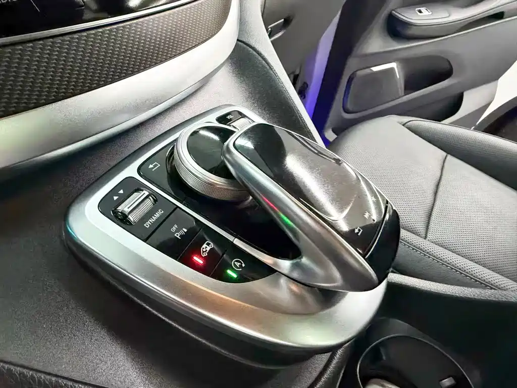 Mercedes-Benz V-Class — миниатюра 11