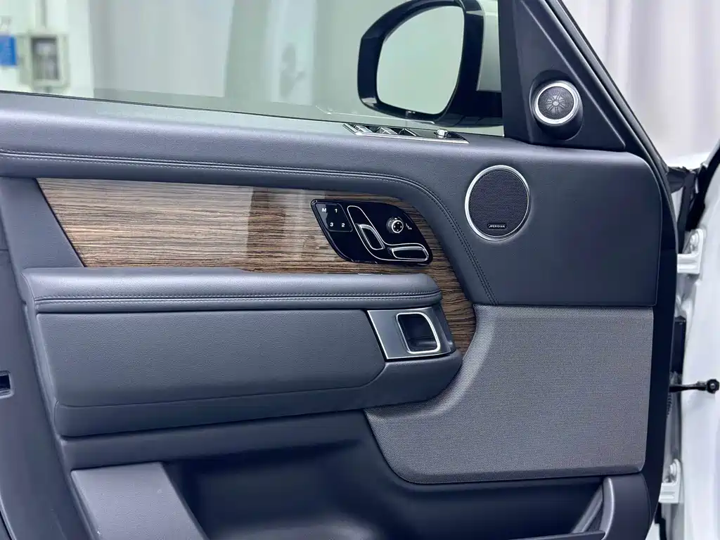 Land Rover Range Rover — миниатюра 4