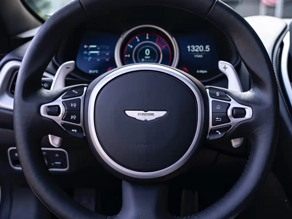 Aston Martin DB11 4.0T V8 Volante, фото 13
