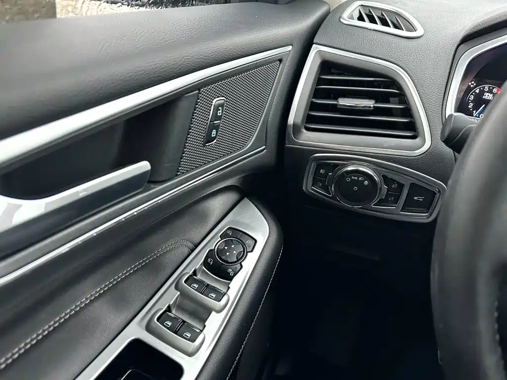 Ford Edge — миниатюра 21