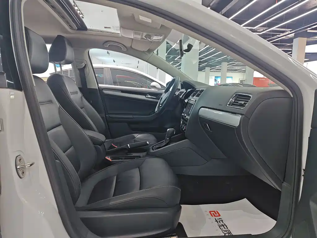 Volkswagen Sagitar 2017 230TSI AT Comfort