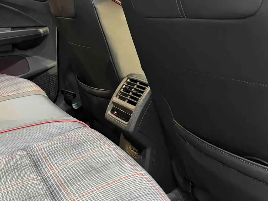 Volkswagen Golf GTI — миниатюра 22