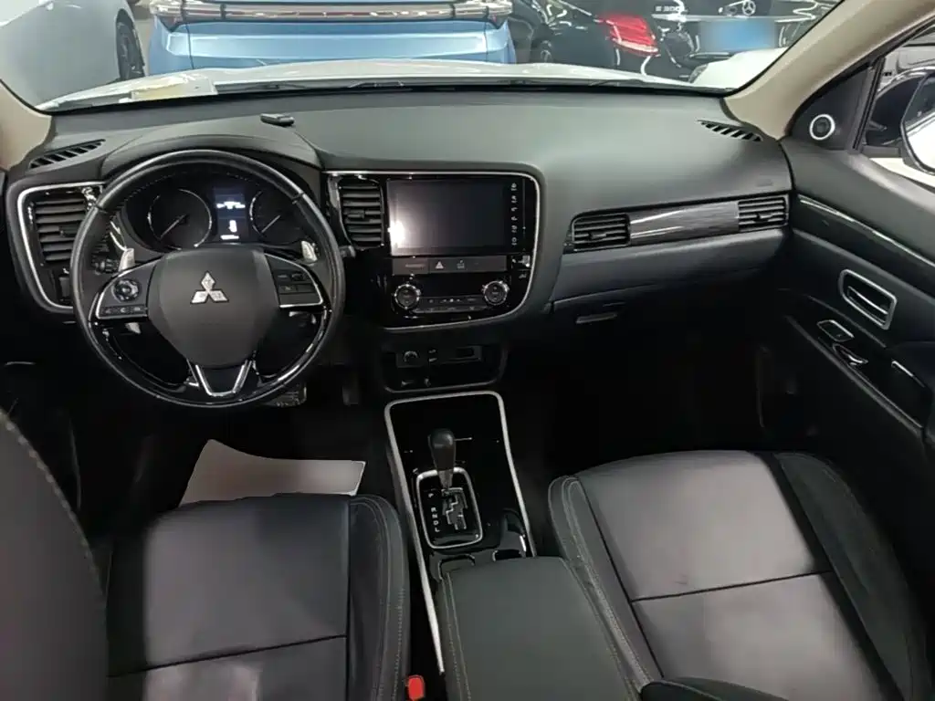 Mitsubishi Outlander — миниатюра 10