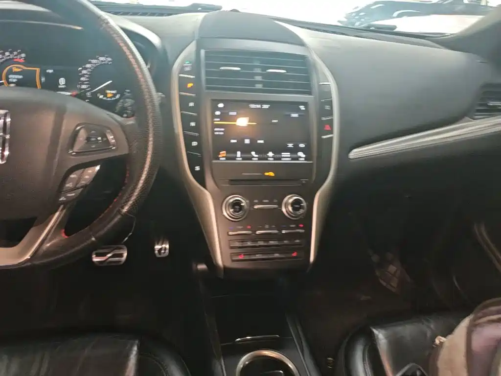 Lincoln MKC — миниатюра 13