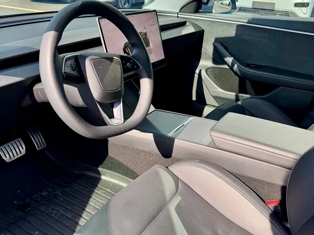 Tesla Model 3 — миниатюра 10
