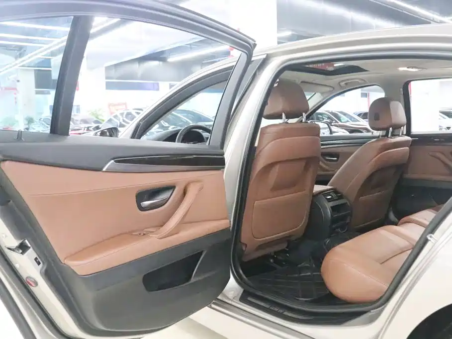 BMW 5 Series — миниатюра 16