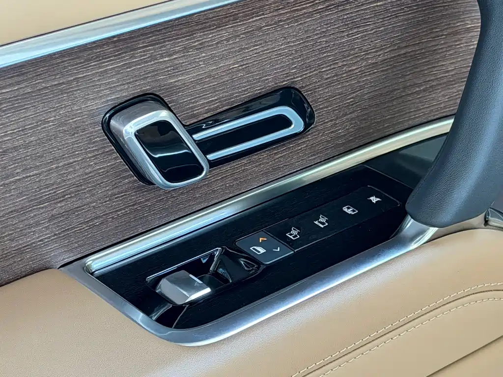 Land Rover Range Rover — миниатюра 21