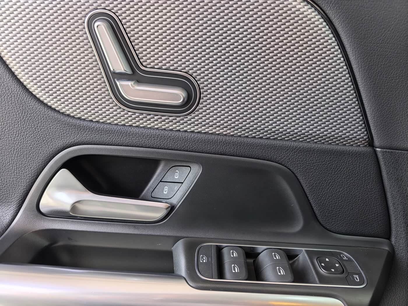 Mercedes-Benz GLA 1.3 л 2022 г. Белый, пробег 36000 км