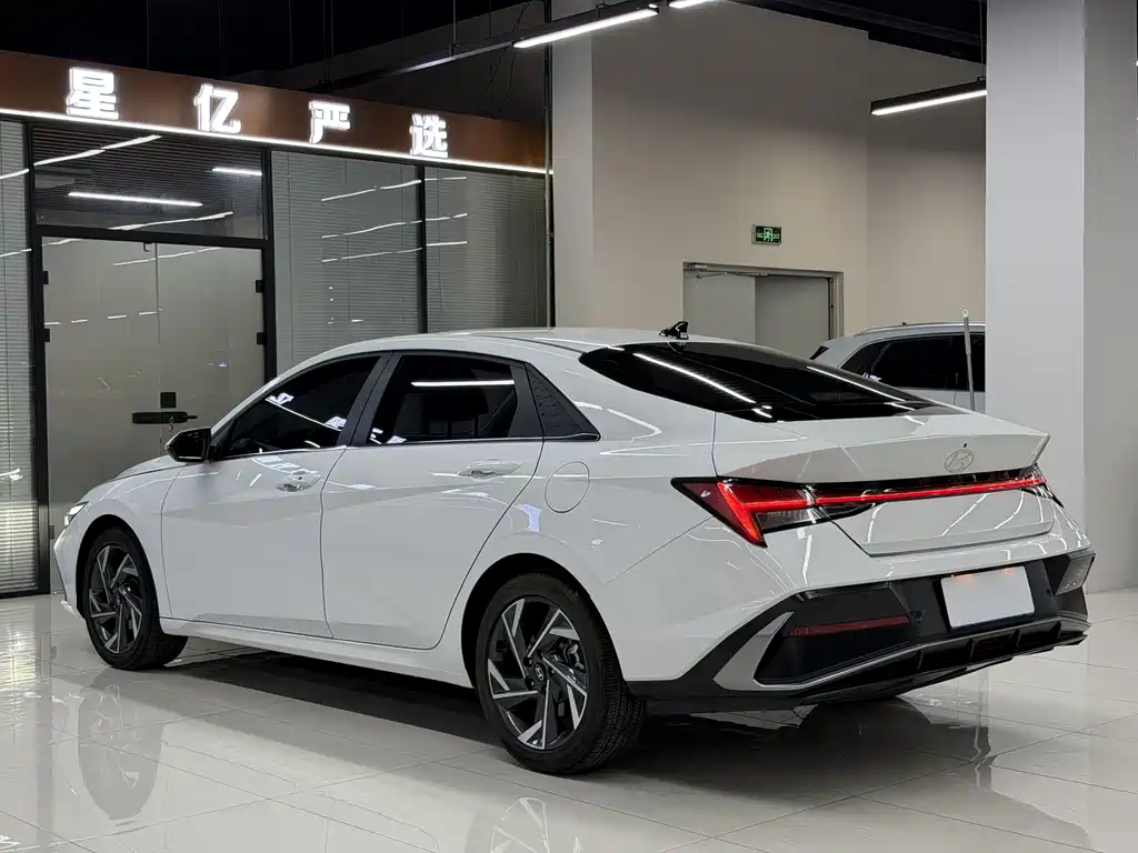 Hyundai Elantra — миниатюра 19