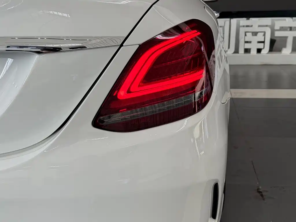 Mercedes-Benz C-Class — миниатюра 11