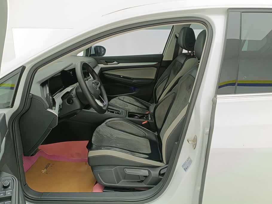 Volkswagen Golf 1.4 л 2024 г. Белый, пробег 25200 км