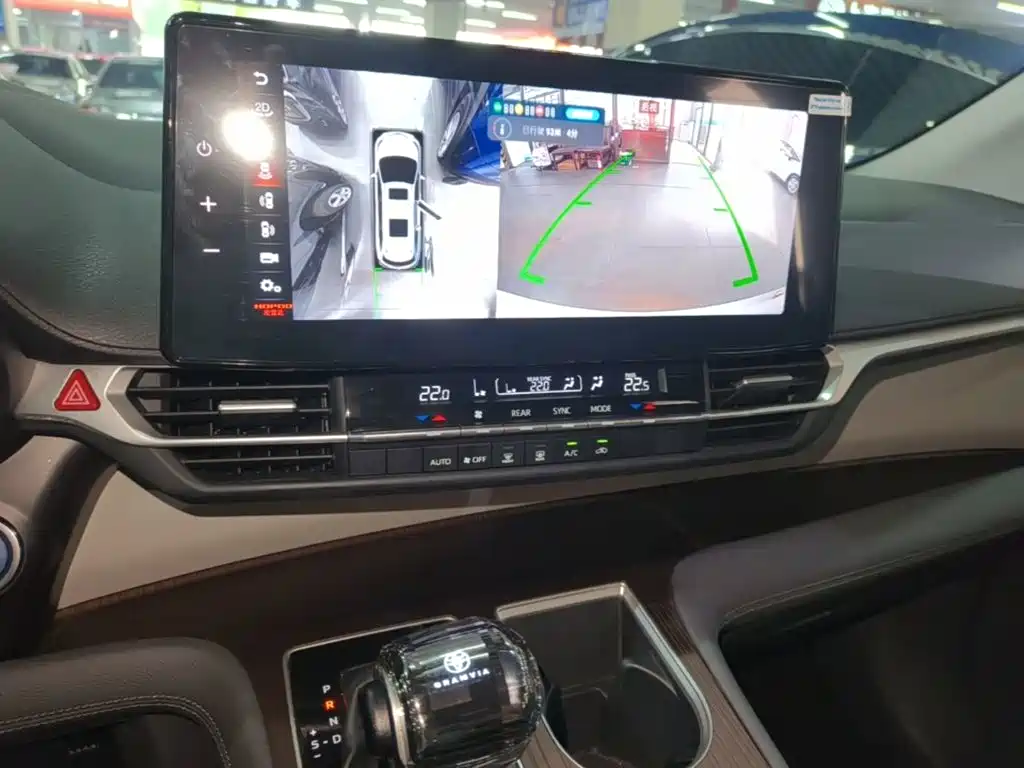 Toyota Granvia — миниатюра 13