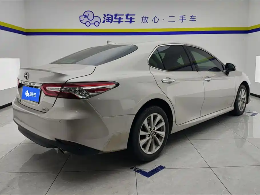 TOYOTA CAMRY