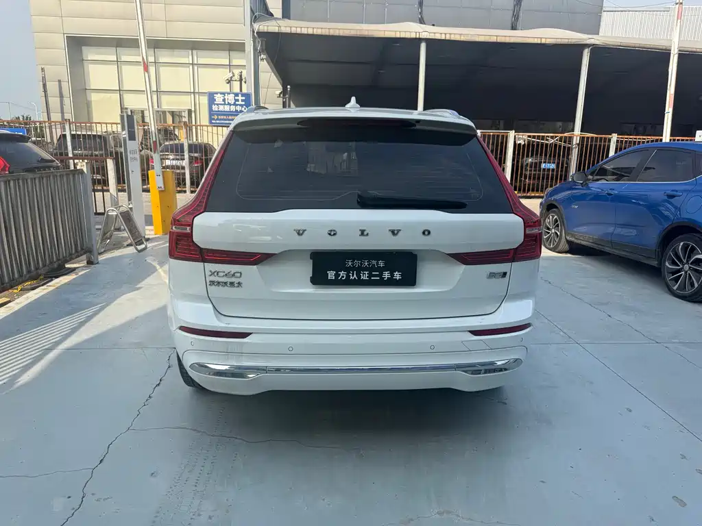 Volvo XC60 2023 B5 Luxury