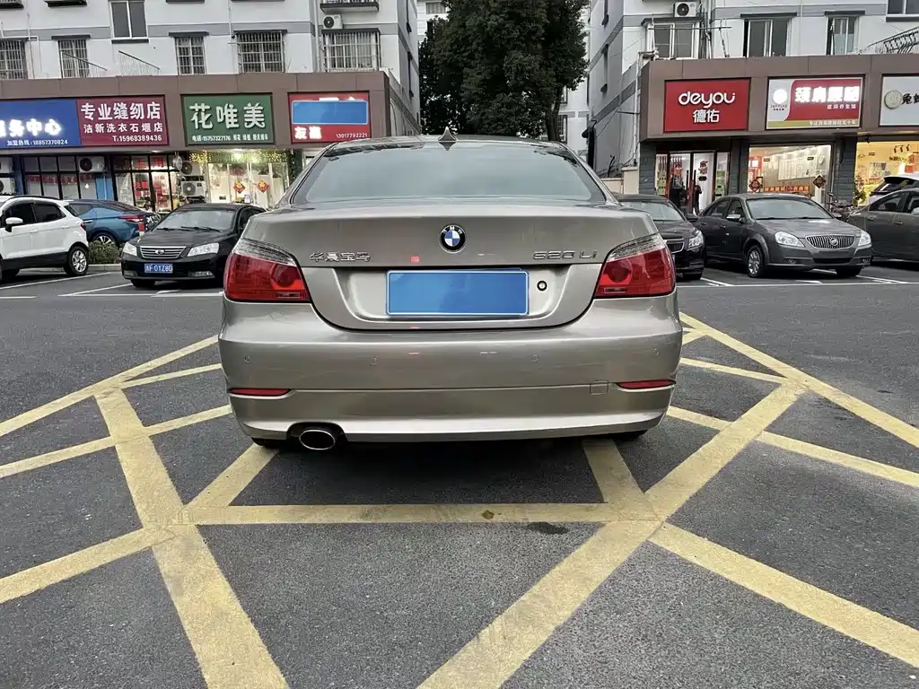 BMW 5 Series — миниатюра 8