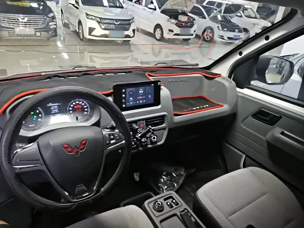 Wuling Yangguang — миниатюра 10