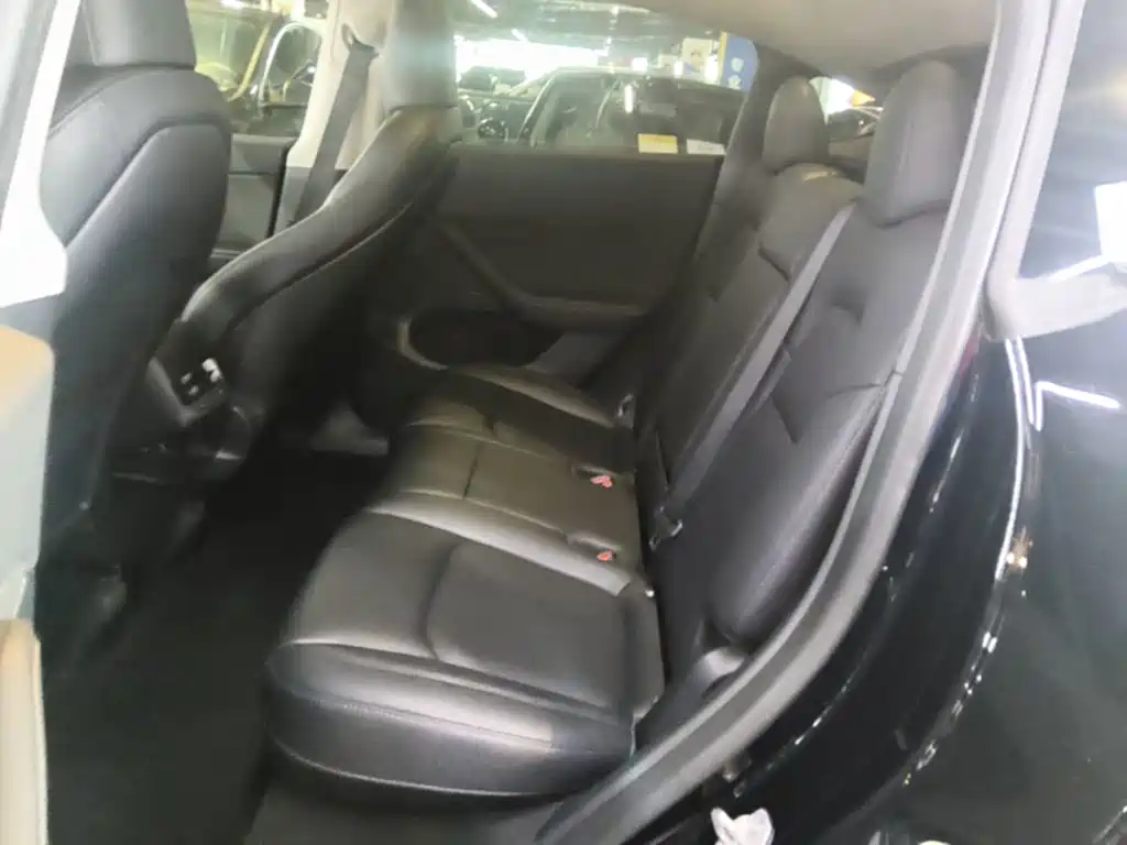 Tesla Model Y — миниатюра 17