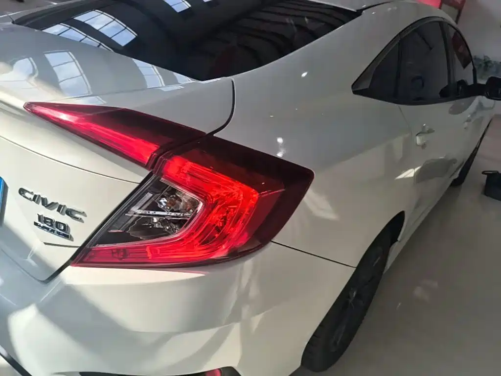 Honda Civic — миниатюра 8
