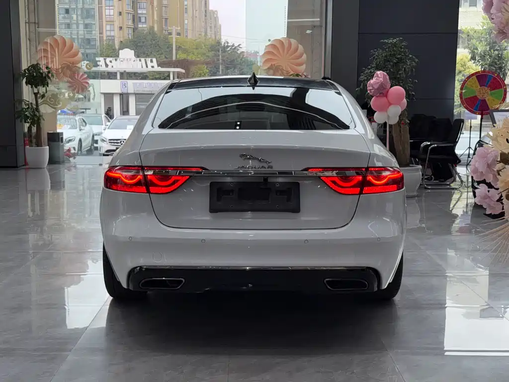 Jaguar XFL 2017 XFL 2.0T 200PS