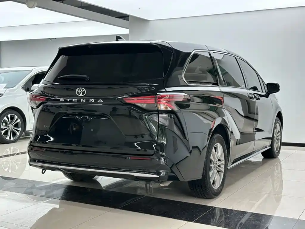 Toyota Sienna — миниатюра 12