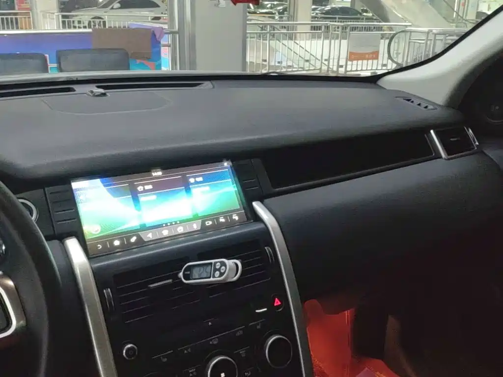 Land Rover Discovery Sport — миниатюра 10