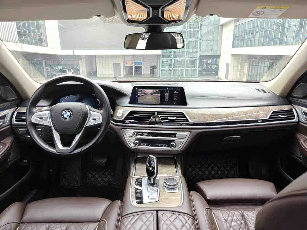 BMW 7 Series — миниатюра 6