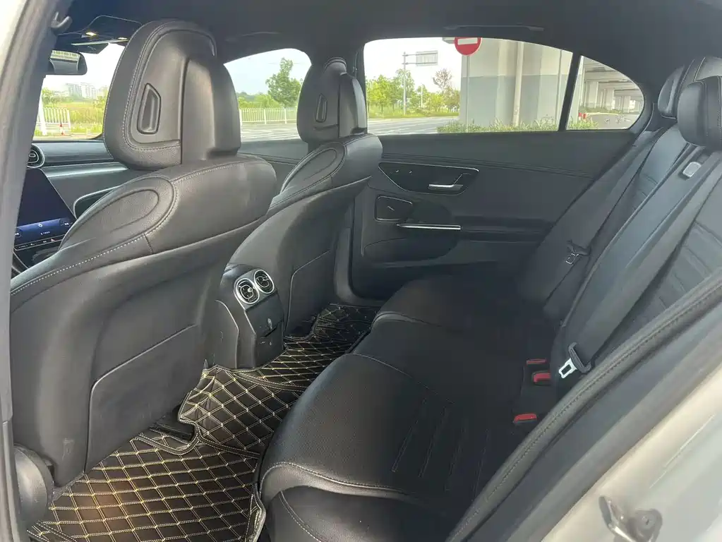 Mercedes-Benz C-Class — миниатюра 6