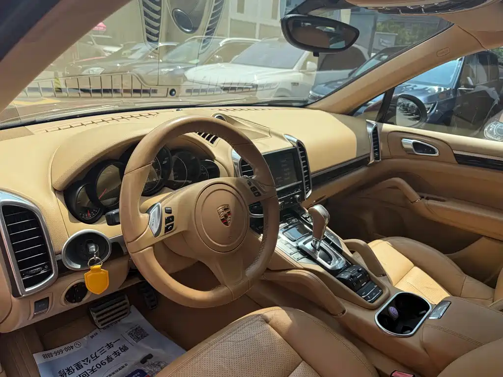 Porsche Cayenne — миниатюра 9