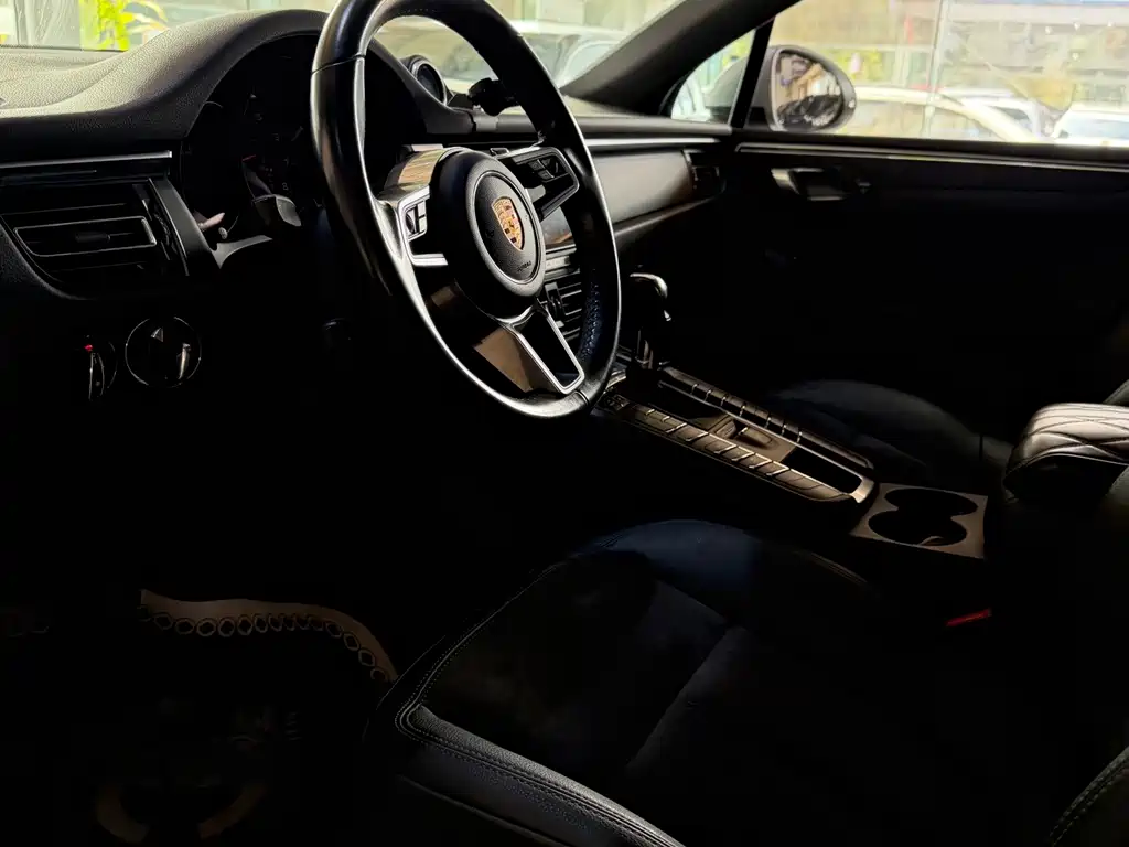 Porsche Macan — миниатюра 8