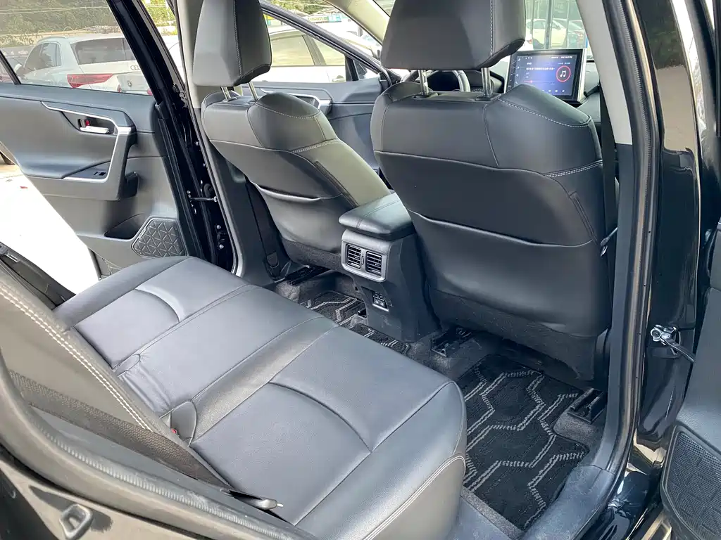 Toyota RAV4 — миниатюра 11