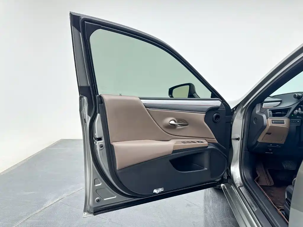 Lexus ES — миниатюра 14