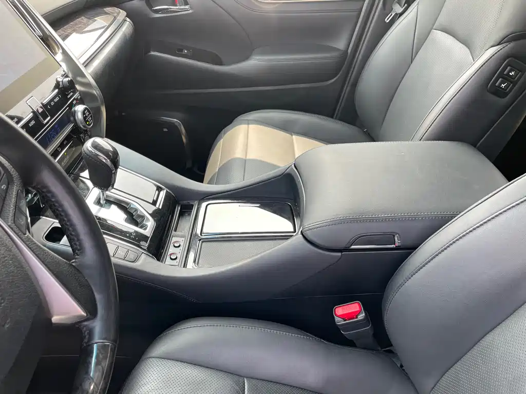 Toyota Vellfire - фото 16